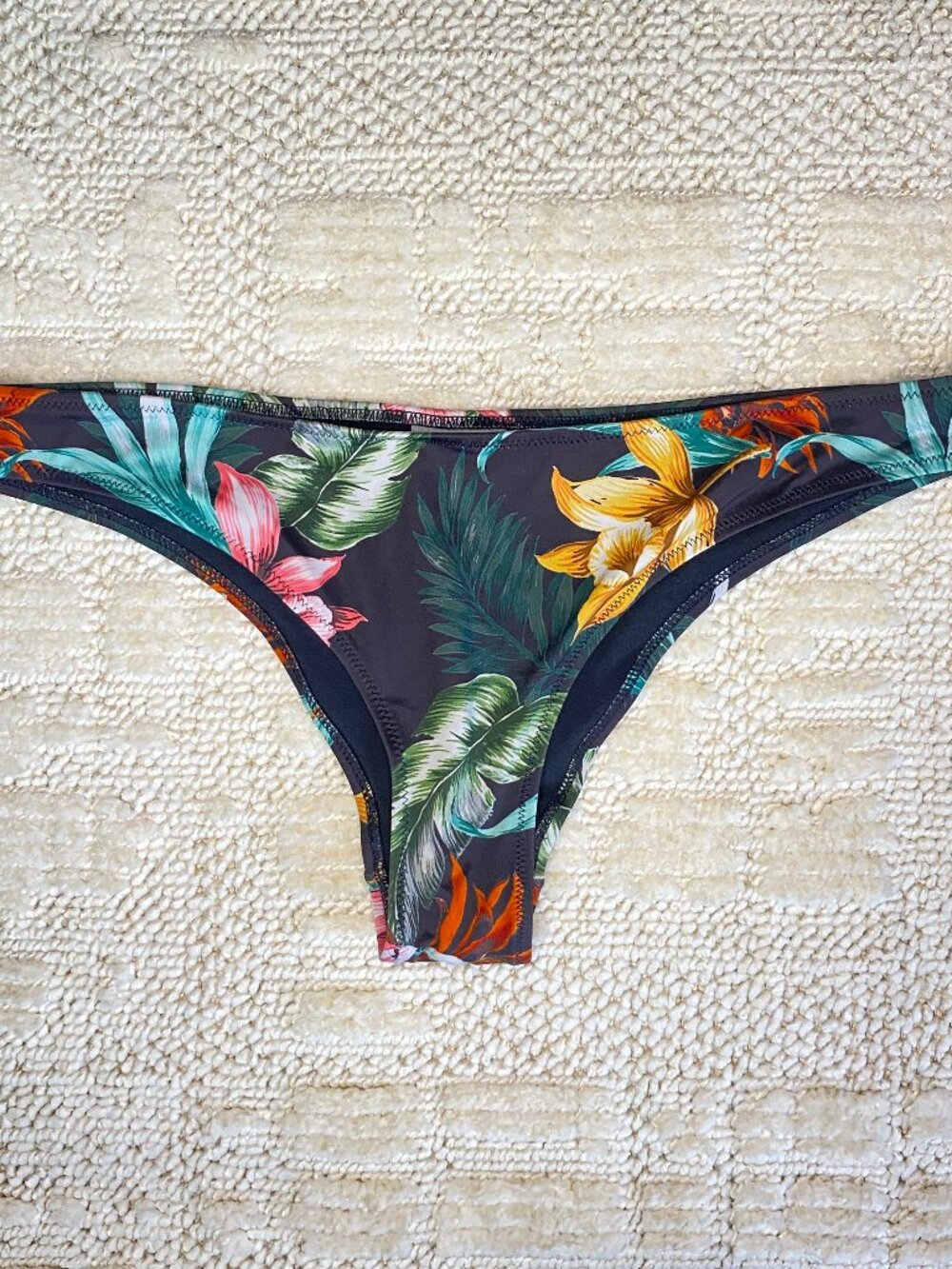 H&M Floral Cheeky Thong Bikini Bottoms – Size 6